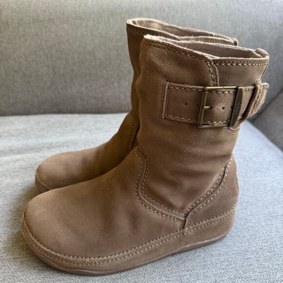 Fitflop Superboot Short Taupe Suede Pull on Boots Buckle Details Sz 7 - Picture 1 of 12